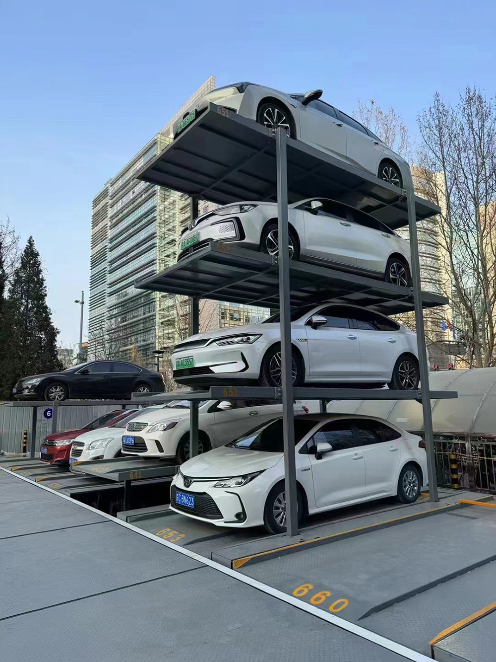 Pit parking lift for 4 cars